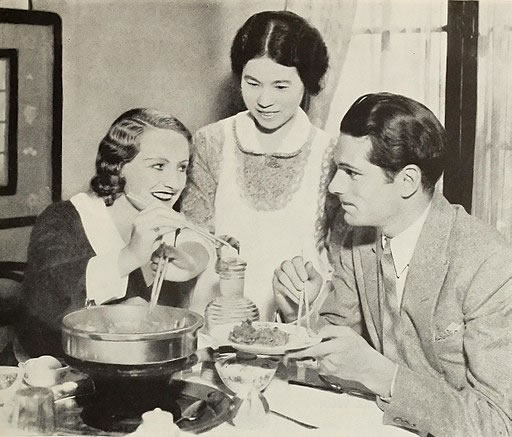 Olivier, with his first wife Jill Esmond (left), in 1932 Image: Tower Publications (The New Movie Magazine page 65) [Public domain], via Wikimedia Commons