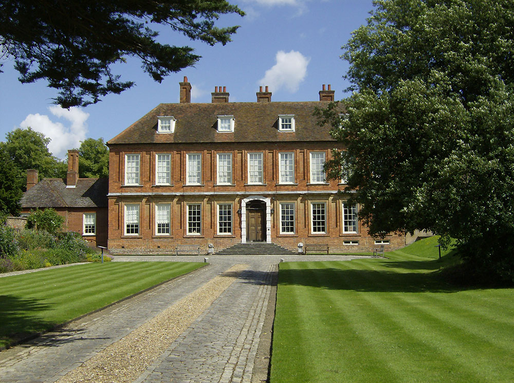 Bradenham Manor. Photo: Sealman at English Wikipedia [Public domain], via Wikimedia Commons