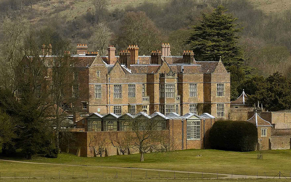 Chequers by Stephen Simpson (Own work) [Public domain], via Wikimedia Commons