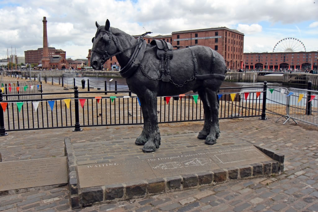 Liverpool Carters Horse Monument by El Pollock [CC BY-SA 2.0 (http://creativecommons.org/licenses/by-sa/2.0)], via Wikimedia Commons