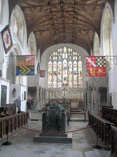 St Nicholas, Arundel, Sussex - Fitzalan Chapel by John Salmon [CC BY-SA 2.0 (http://creativecommons.org/licenses/by-sa/2.0)], via Wikimedia Commons