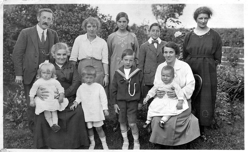 (Centre back row) Daisy Sutton (maternal grandmother), (2nd R back row) her brother George, (front middle) her brother Jack and (front L) Elizabeth Sutton (great grandmother)