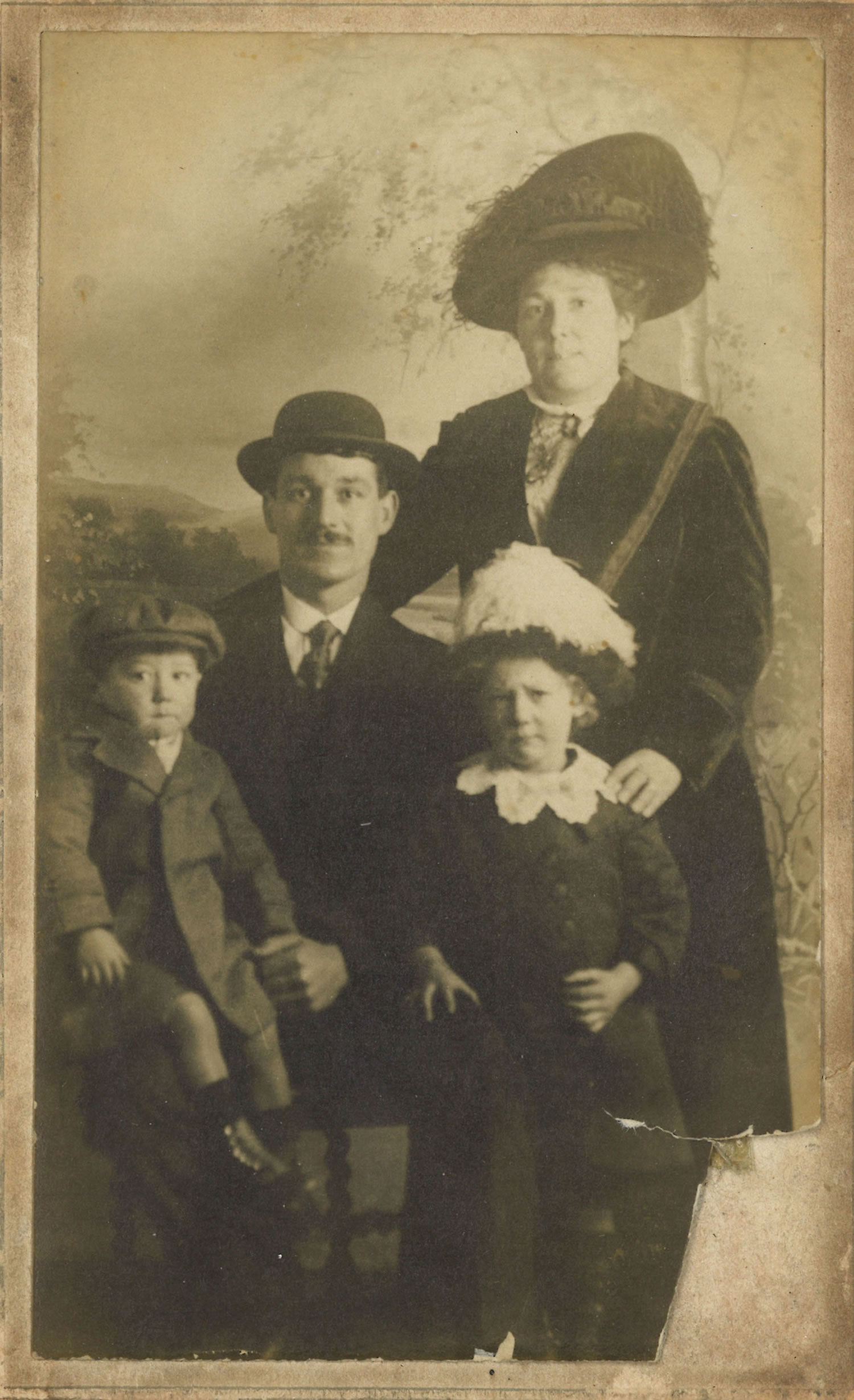Alfred Walter and Kate Haines (David Walliams' maternal great grandparents) with James (David Walliams' maternal
		great uncle) and Violet (David Walliams' maternal grandmother) as children.