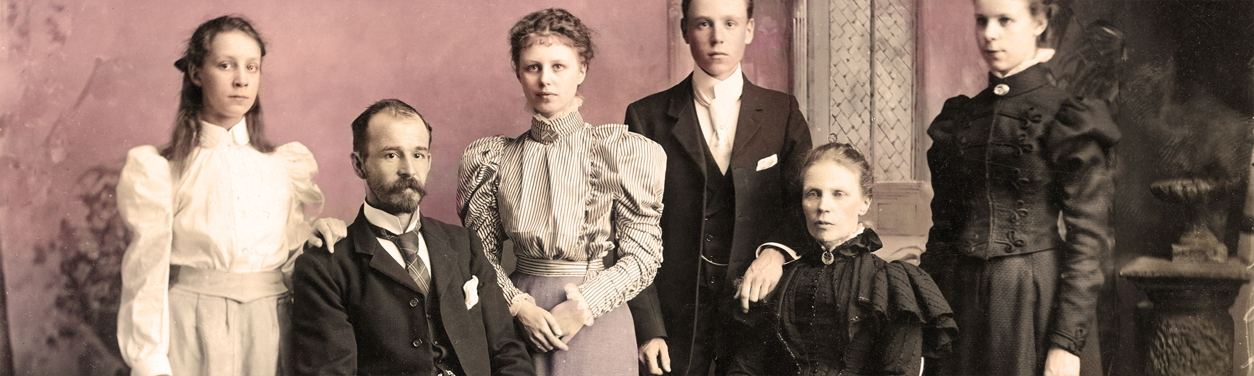 Family Group of 6 C1900