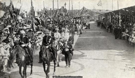 Battle of Flowers 1904 (1904, 1920/10/01, 1d, Audrain, Battle of Flowers, Flag, Horse, Horse and Carriage, horse and cart, Jersey, Lizzie, Miss, Parade Road, Soldier, St Helier)