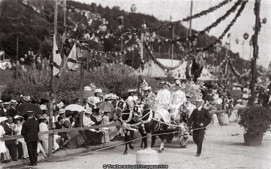 Battle of Flowers chinese lanterns 1909 (1/2d, 1909, 1909-10-04, Aubin, Battle of Flowers, Coach and Horses, Float, Guildford, Jersey, Miss, St Catherine School Branley, Surrey)