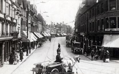Berks Reading Broad Street 1915 RP (1915, Berkshire, Broad Street, England, horse and cart, policeman, Reading, vehicle)