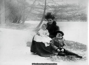 Bleasdale family 1902 (Baby, bonnet, boy, Hannah Bleasdale, hat, Lady, Marie Bleasdale, Roy Bleasdale)