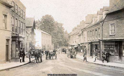 Broad Street Newent (1/2d, 1908, 1908-08-05, Berkshire, Broad Street, England, Gladis, Gloucestershire, Horse and Buggy, horse and cart, Miss, Newent, Postman, Savill, The Stables Guildhall Manor, Top Hat, Twyford)