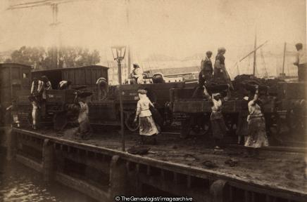 Coal unloading woman (Coal, Harbour, Loading, Railway, Train, Woman)