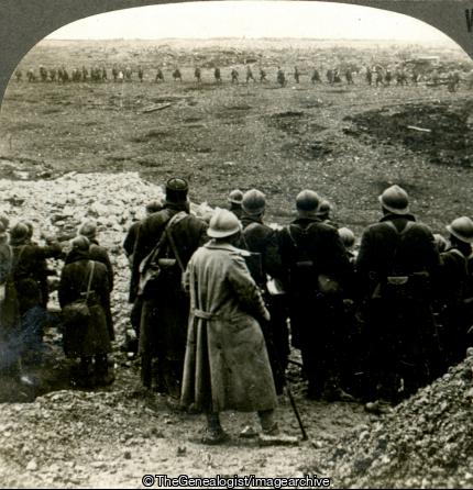 French Reserves Watching Their Comrades Going into the Valley of the Shadow (3d, C1917, French, Reserves, Soldiers, Trench, WW1)