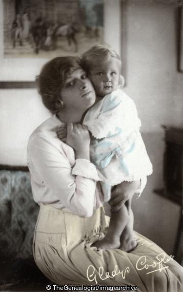 Gladys Cooper and baby posted 1917 (1/2d, 1917, 1917-12-23, Actor, actress, Baby, Gladys Cooper, Hilda, Jersey, John Cooper, Le Monnier, Miss, mother and daughter, Royal Parade, St. Helier, Tinted, Violet)