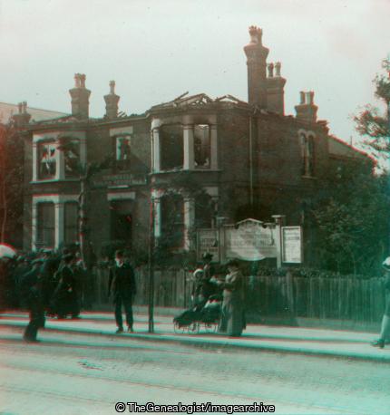 House in Southend England Wrecked by Bombs from Raiding Zeppelin (1915, 3d, Bomb Damage, Cromwell Board Residence, England, Essex, Hotel, southend-on-sea, WW1, Zeppelin)