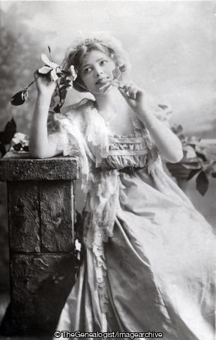 Miss Connie Stuart 1909 (1/2d, 1909, 1909-11-18, 40 James Street, Actor, actress, Cornelia van Meijgaard, Dutch, Eliza, Holligan, Miss Connie Stuart, Mrs, North Ormsby Middlesbrough, North Yorkshire, Singer, Stockton on Tees)