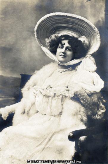 Miss Marie Studholme 1905 (1/2d, 1905, 1905-09-08, Actor, actress, bonnet
, Downe Green, Harwood, John, Lancashire, Miss Marie Studholme, Mr, Rochdale, Whittle)