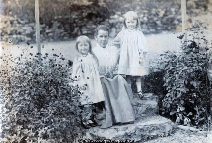MLM EAM and Nana 1900 (1900, C1900, Child, family, Hill Station, India, Nainital, Nanny, United Provinces)