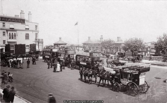 Pier Hotel and horse drawn omnibuses (1/2d, 1906-03-17, A, England, Hampshire, Horse Drawn Carriage, Hotel, Isle of Wight, Miss, Nightingale, omnibus, Pier Hotel, Ryde, The Cedars Queens Road, The Royal Pier Hotel)