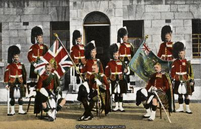 Queen's Own Cameron Highlanders with Colours (Cameron Highlanders, Colours, kilt, Regiments, Series, Soldiers)
