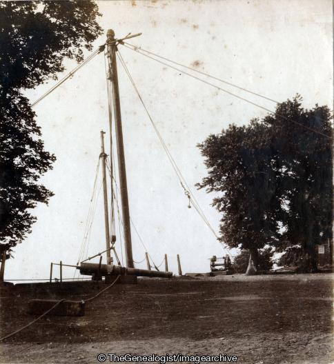 Standing Derrick 40ft at Edge of Wharf (1907, cannon, Derrick, England, Essex, Shoeburyness)