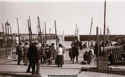 The Harbour Bridlington (1927, 1927-08-01, 1d, Bay View, boat, Bridlington, Devon, England, Harbour, Ken, Mr, Paignton, Yacht, Yorkshire)