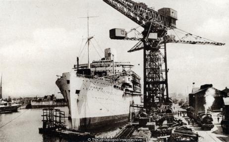 The Shipyard Devonshire Barrow in Furness (1948, Barrow-in-Furness, Crane, Cumbria, Devonshire, Devonshire Dock, England
, Ship, Shipyard, SS Himalaya)