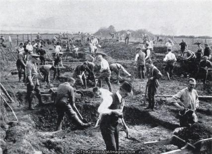 United Arts Rifles, Entrenching at Epping 1917 2 (1917, England, Entrenching, Epping, Essex, United Arts Rifles, Wheelbarrow, WW1)