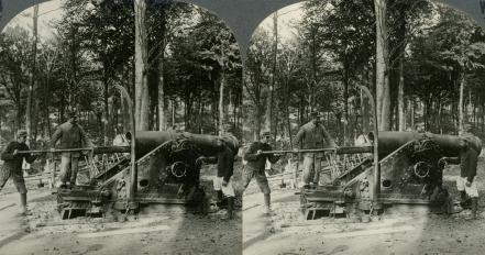 WWI - French Gunners Charging Huge 270mm (Howitzer) in Forest of Argonne (270mm Howitzer, 3d, Argonne Forest, Artillery, France, French, Gunner, Howitzer, Loading, Ramrod, Weapon, WW1)