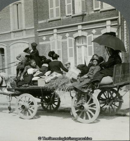 WWI - French Refugees fleeing into Amiens from the Somme (3d, Amiens, Cart, France, Horse, Refugees, Somme, Umbrella, vehicle, Women And Children, WW1)